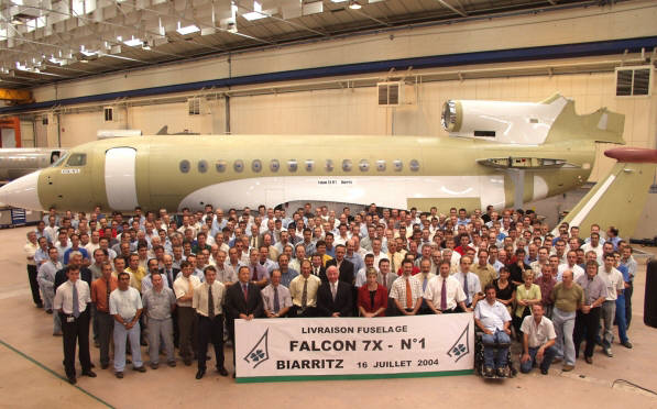 2004 - Livraison du premier fuselage de Falcon 7X de DASSAULT AVIATION