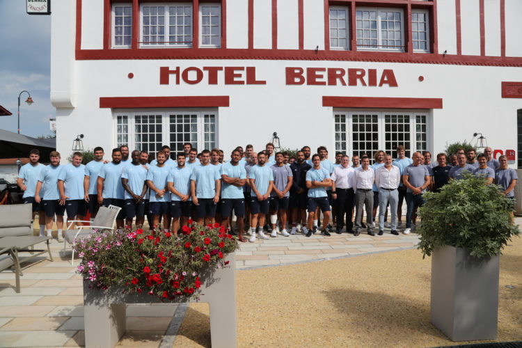 JOUEURS DE L'AVIRON BAYONNAIS AU TRINQUET BERRIA